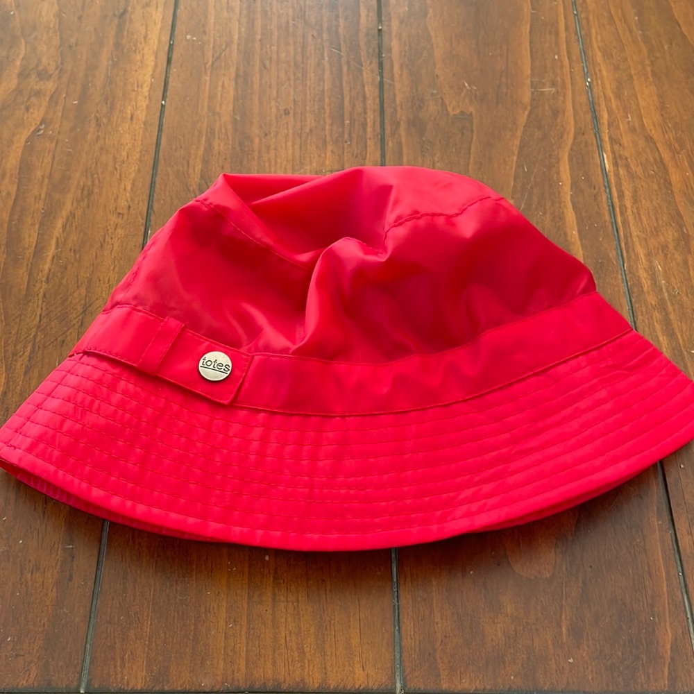 Totes red bucket hat